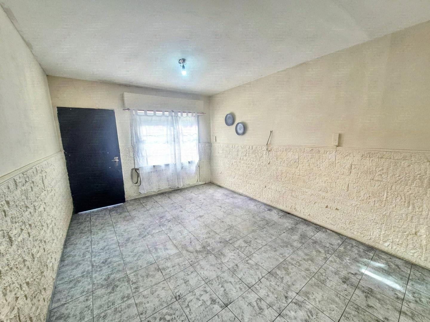 Foto de VENTA DUPLEX DE TRES AMBIENTES CON PATIO Y BALCON, imagen 3