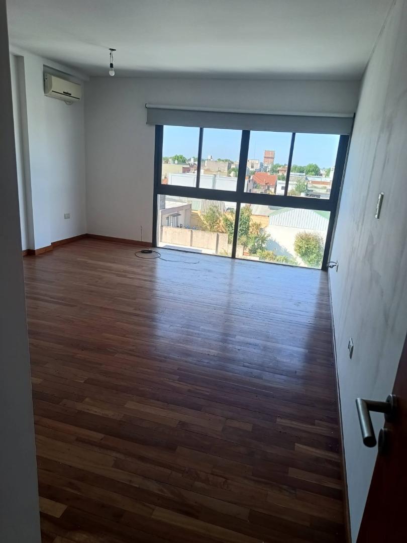 Foto de VENTA DEPARTAMENTO DE 2 AMBIENTES CON DOBLE COCHERA, imagen 2