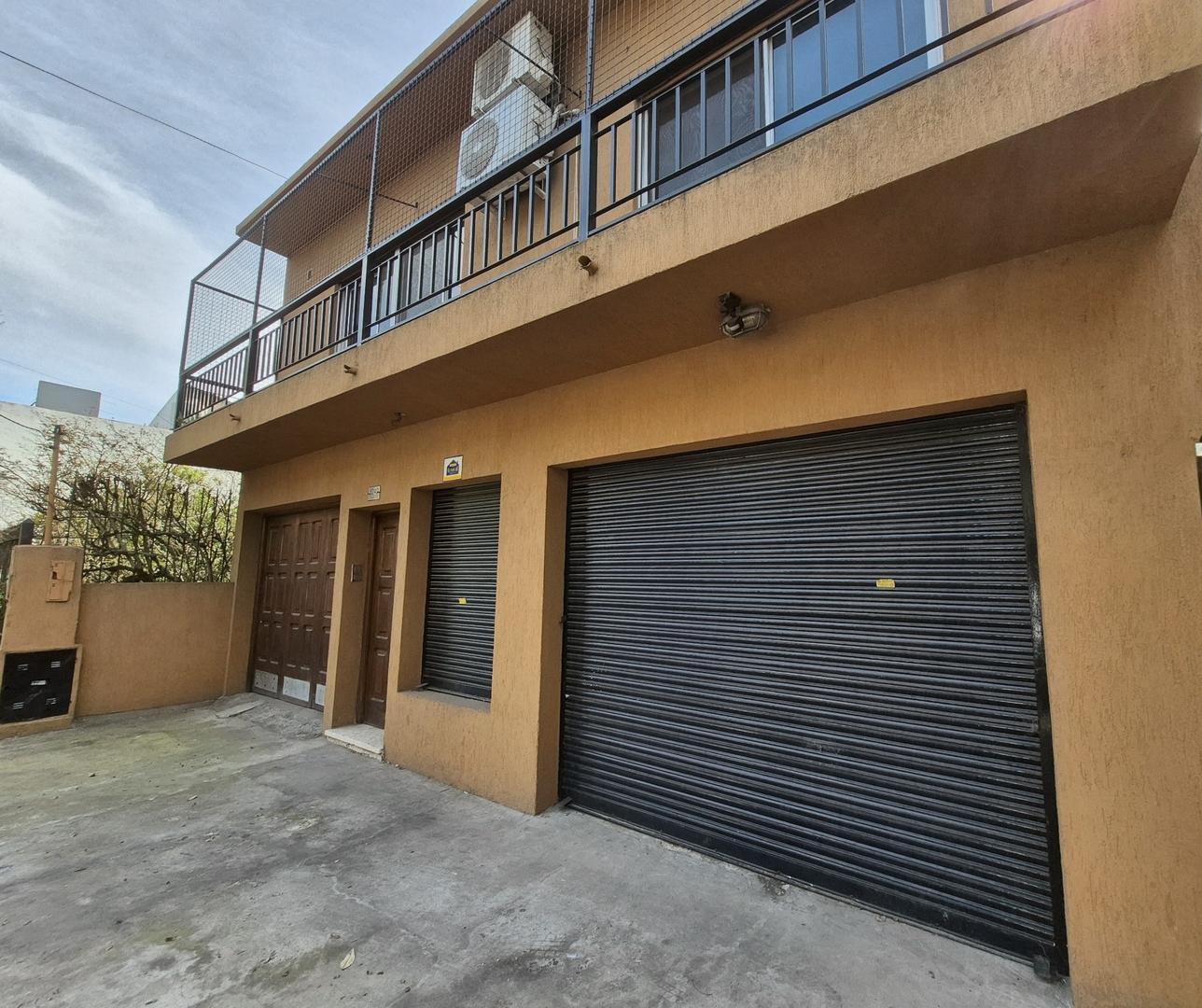 Foto de VENTA CASA DE TRES AMBIENTES SOBRE AVENIDA EN VILLA DOMINICO, imagen 3