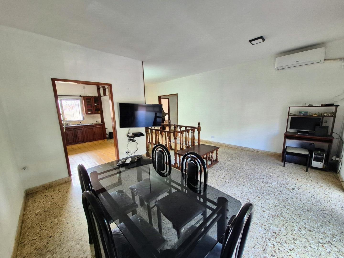 Foto de VENTA CASA DE TRES AMBIENTES SOBRE AVENIDA EN VILLA DOMINICO, imagen 1