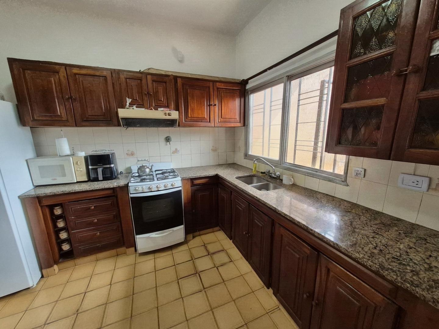 Foto de VENTA CASA DE TRES AMBIENTES SOBRE AVENIDA EN VILLA DOMINICO, imagen 4