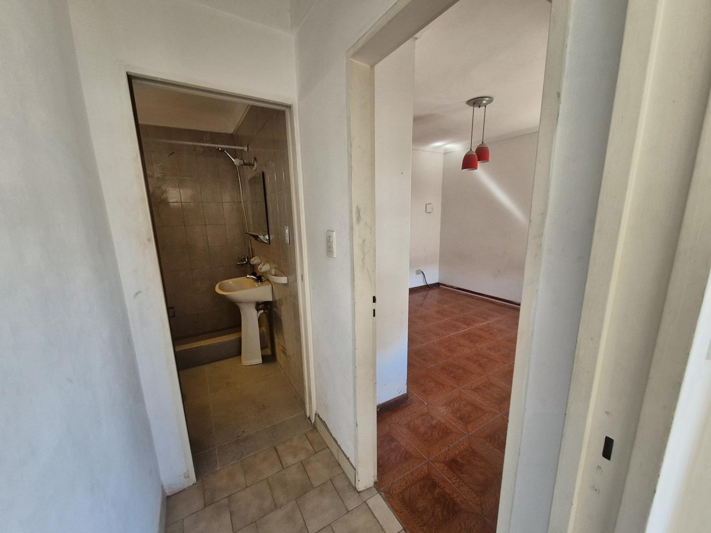 Foto de VENTA DEPARTAMENTO TIPO CASA SOBRE AVENIDA, imagen 3