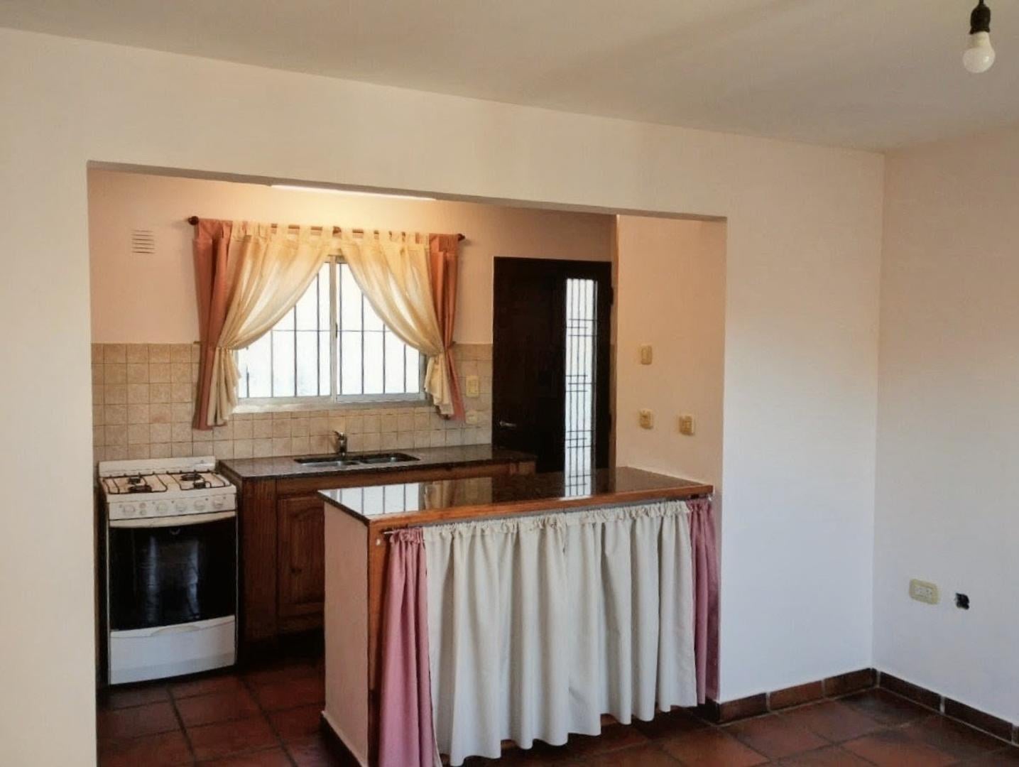 Foto de VENTA DEPARTAMENTO TIPO CASA EN WILDE CON ESPACIO GUARDAAUTO, imagen 2