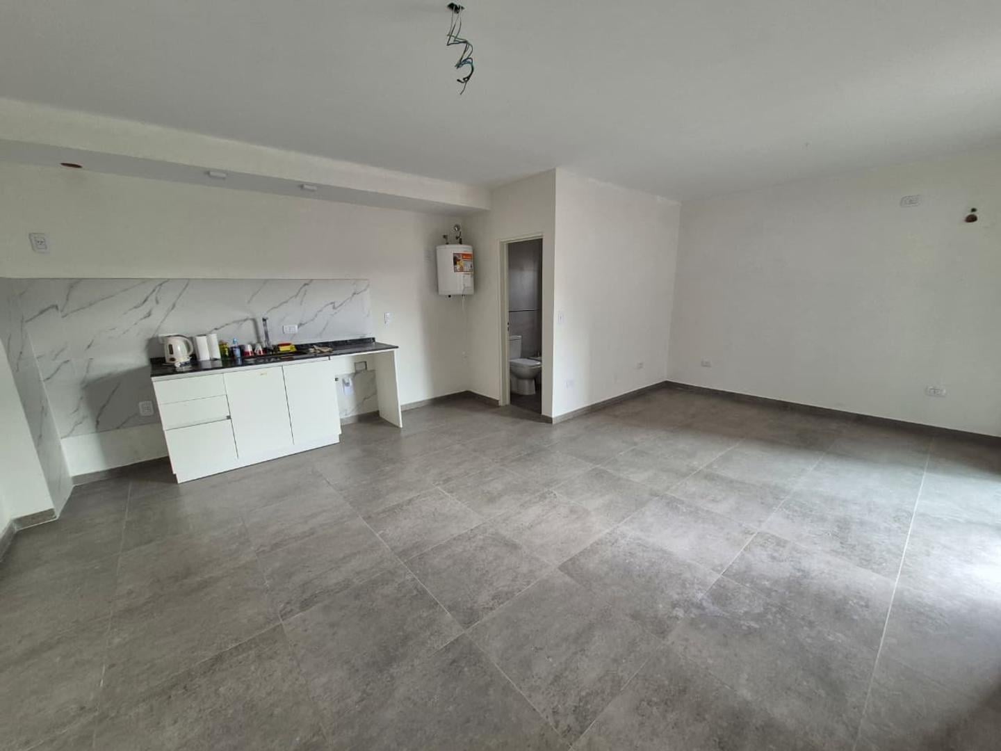 Foto de ALQUILER DEPTO MONOAMBIENTE A MEDIA CUADRA DE AV MITRE, imagen 3