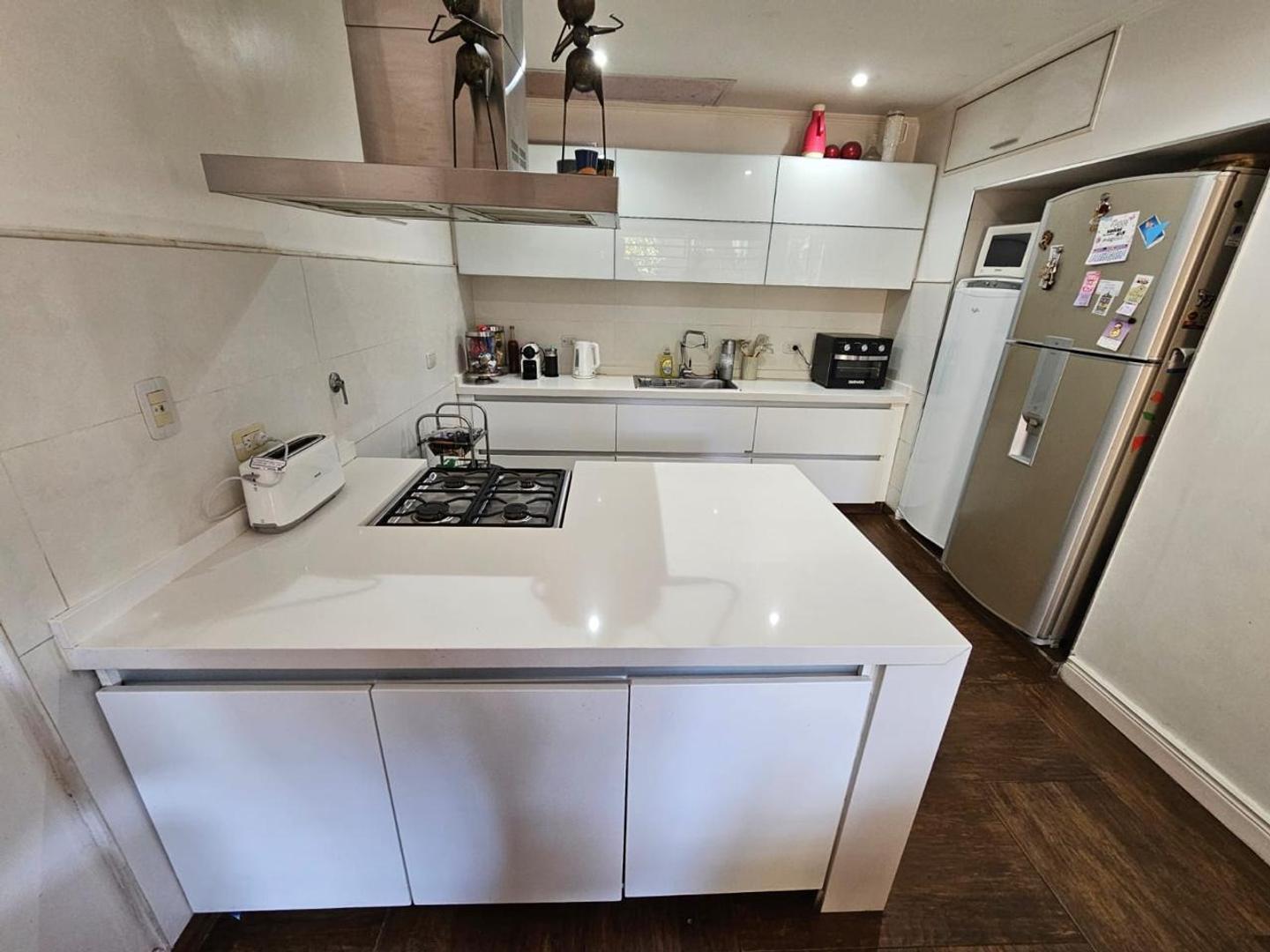 Foto de VENTA CASA DE 4 AMBIENTES A METROS DE AV MITRE, imagen 4