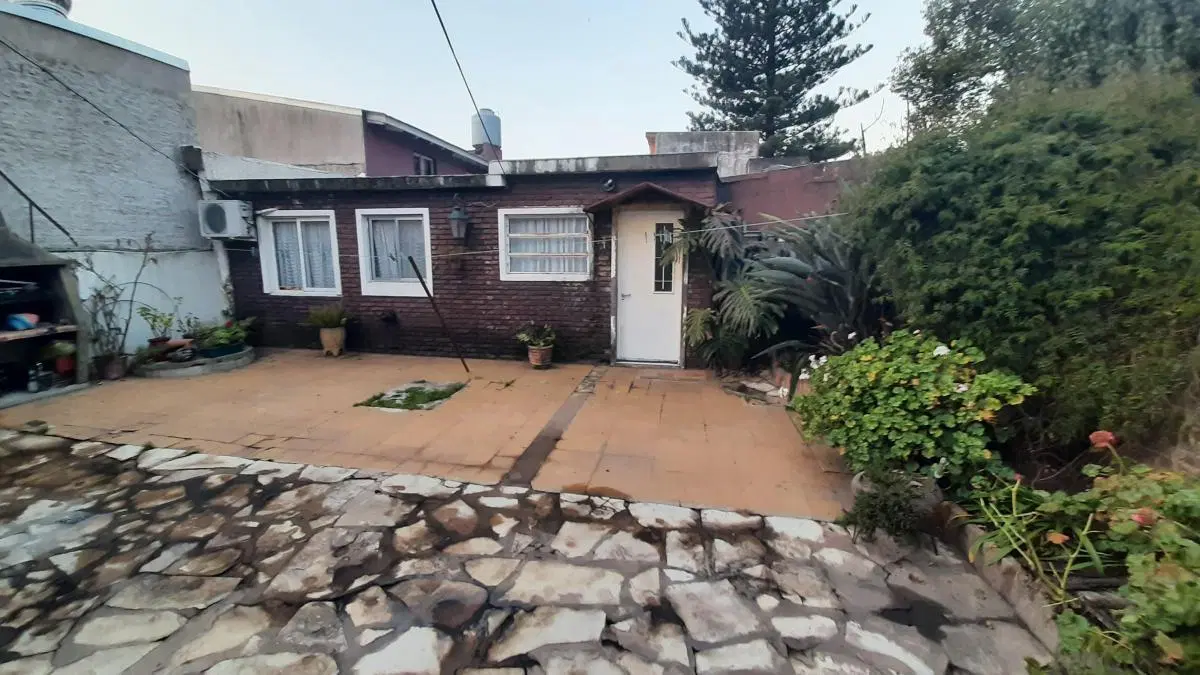 VENTA - Chalet 2 Dorm + Dpto - Adrogué  Marmol 8