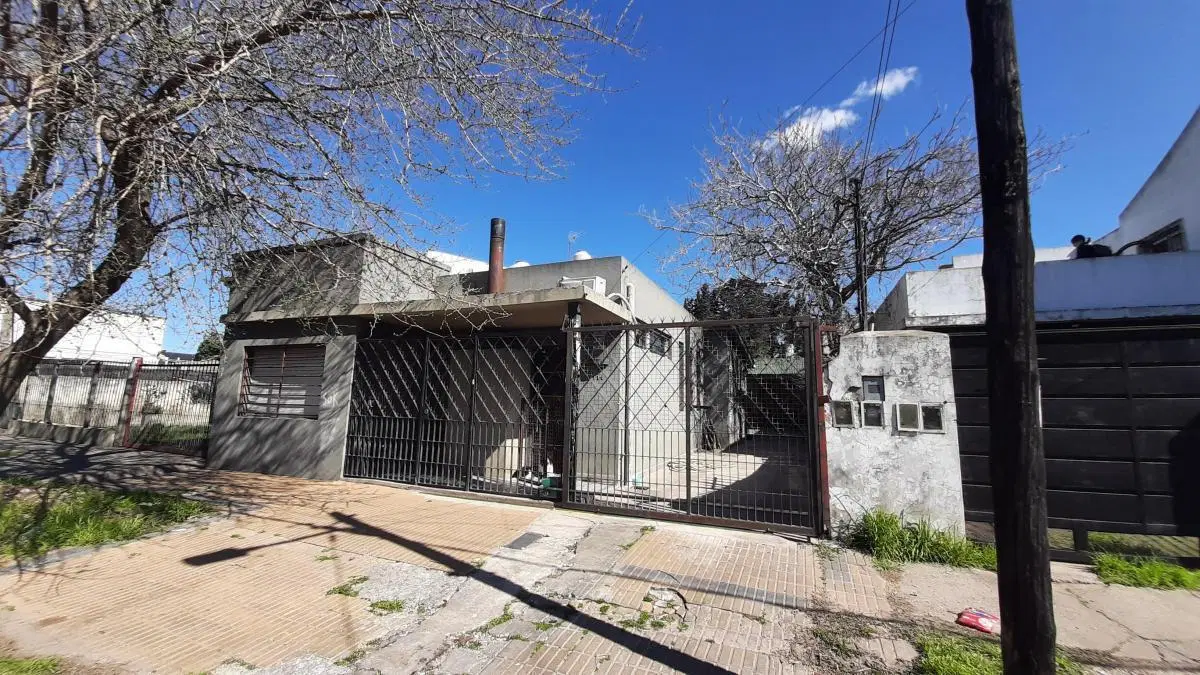 VENTA - CASA, 2 Dorm, 85 m2 - Burzaco, Oeste 1
