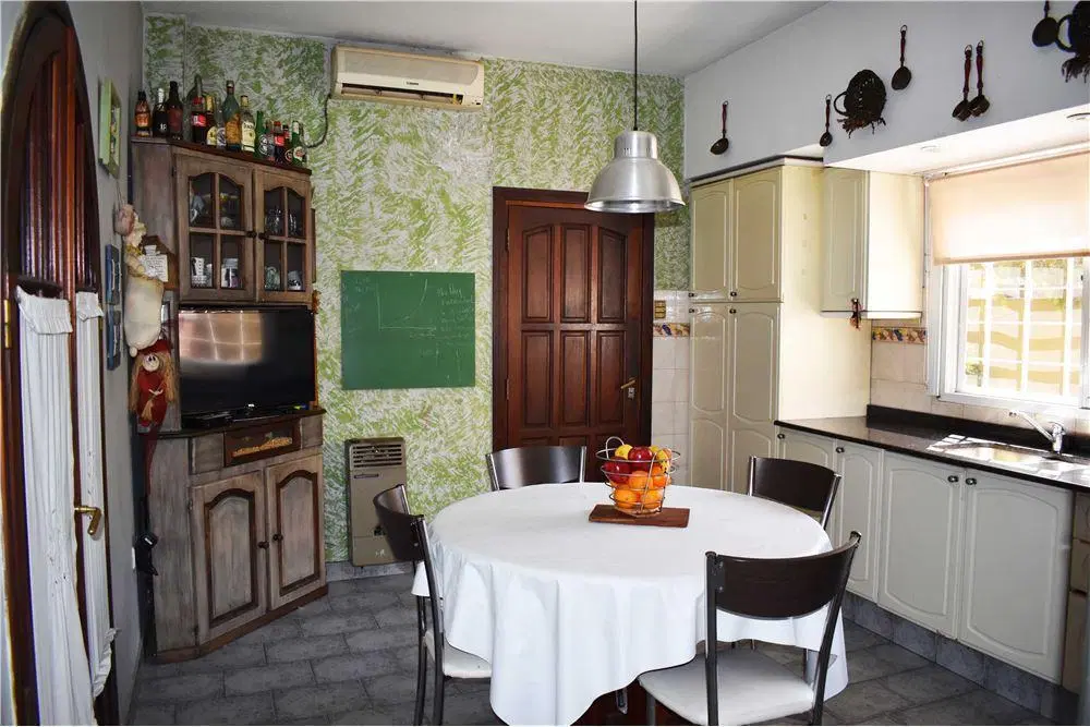 VENTA - Chalet 3 dorm - Temperley, Este - Barrio residencial 5