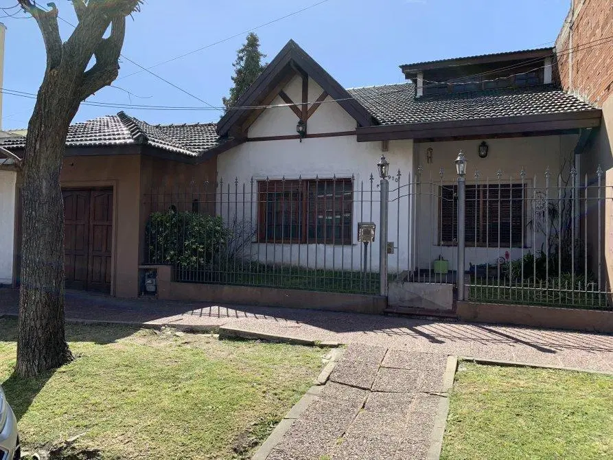 VENTA - Chalet 3 dorm - Temperley, Este - Barrio residencial 8