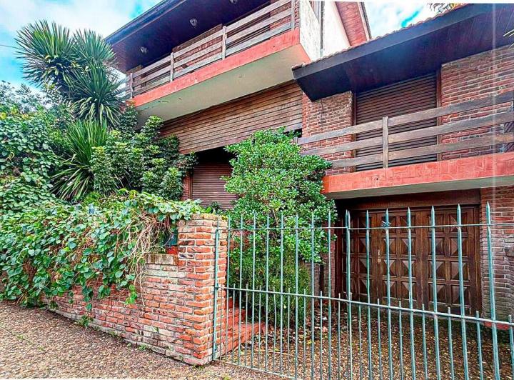 Casa 6 ambientes en Punta Mogotes
