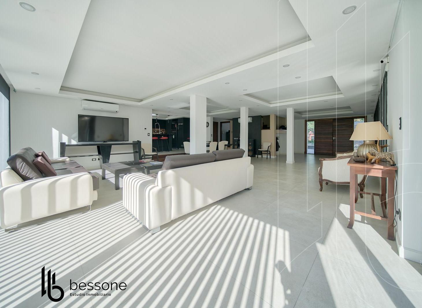Residencia de Diseño Moderno en Parque Luro