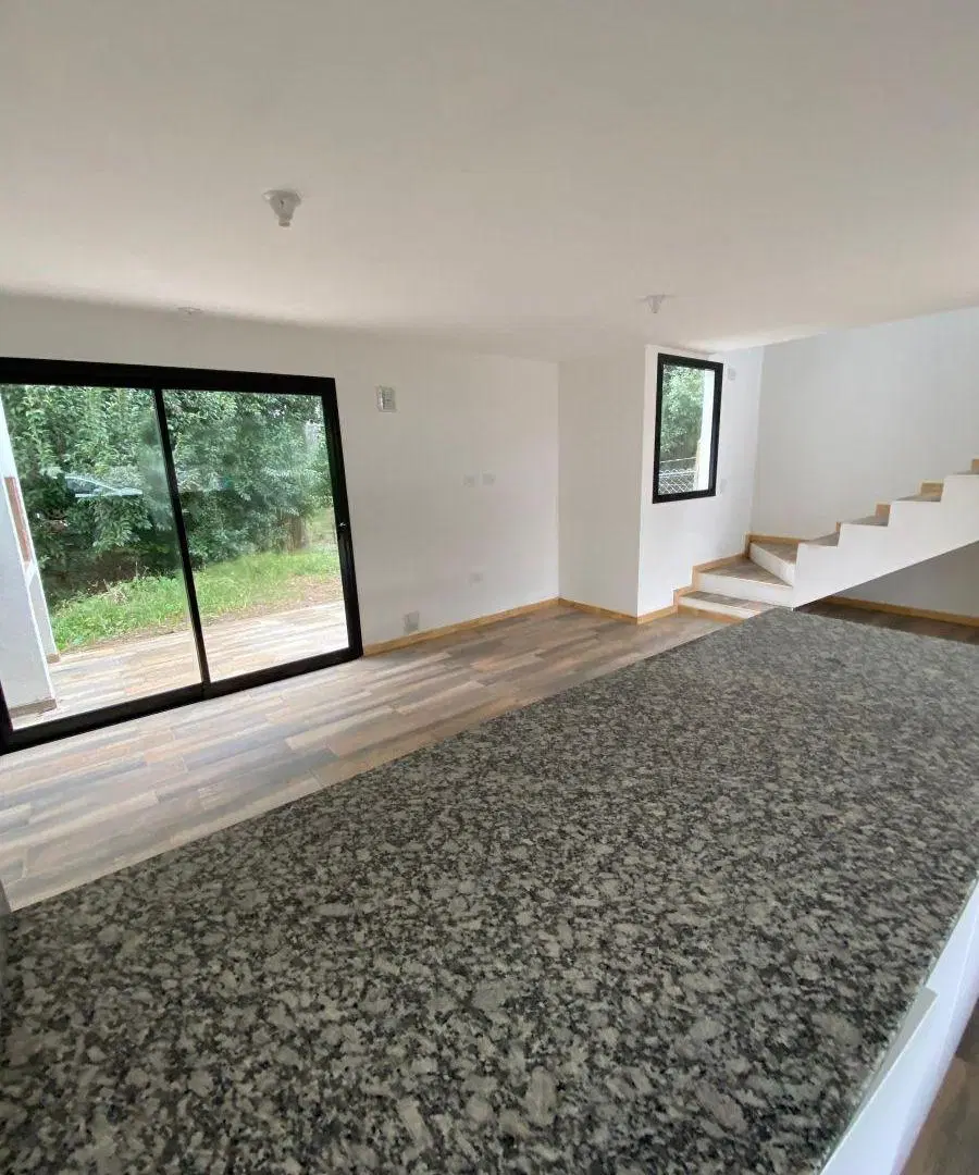 VENTA CASA APTA CRÉDITO HIPOTECARIO 2 DORMITORIOS-VILLA CATALINA-A ESTRENAR-COCHERA-PATIO 3