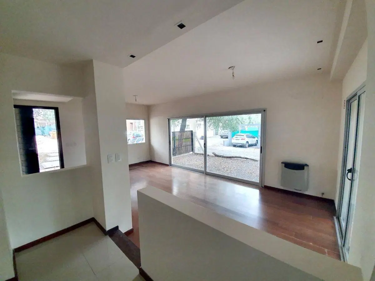 CASA EN VENTA EN HOUSING QUINTAS DE WARCALDE-3 DORMITORIOS-COCHERA-ASADOR-VILLA WARCALDE 1