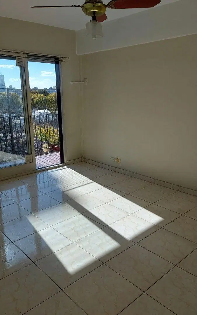 Departamento 2Amb Frente con Balcón 2