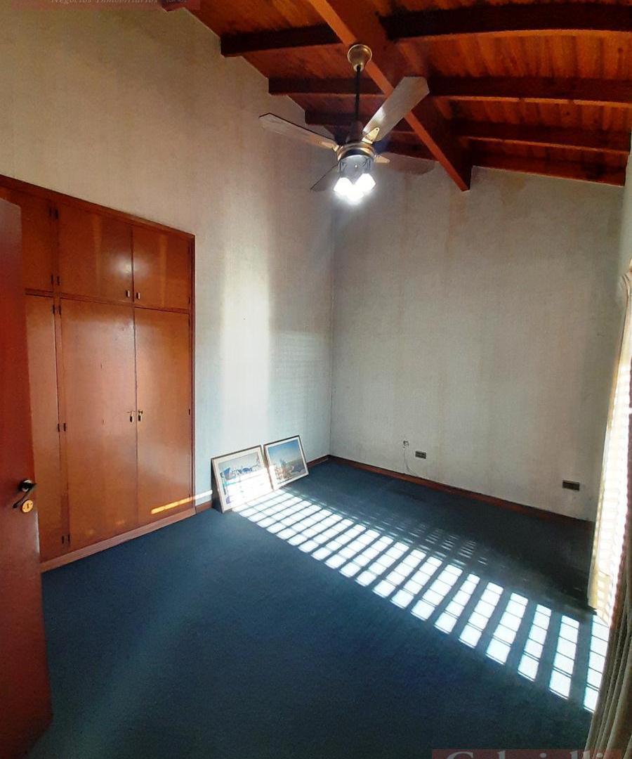 Casa 6 Ambientes con Gran Jardín, Quincho y Parrilla