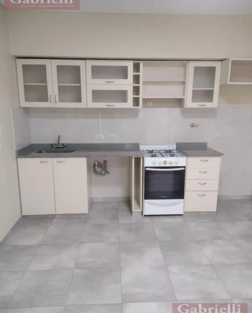 Departamento 2 Ambientes con Patio en Alquiler – Lanús Este 3