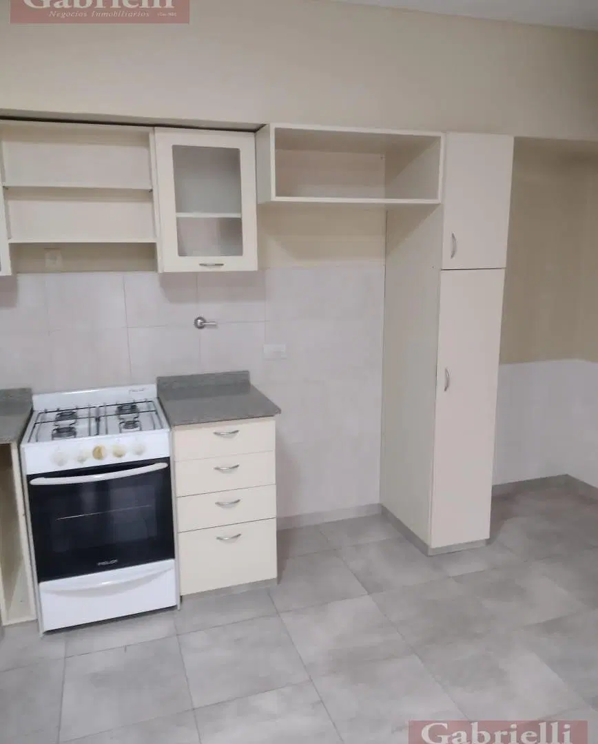 Departamento 2 Ambientes con Patio en Alquiler – Lanús Este 2