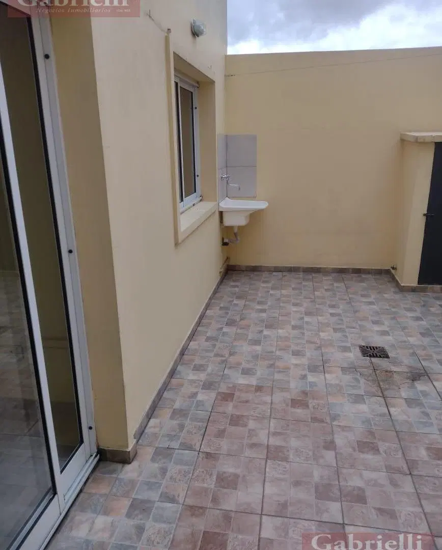 Departamento 2 Ambientes con Patio en Alquiler – Lanús Este 1