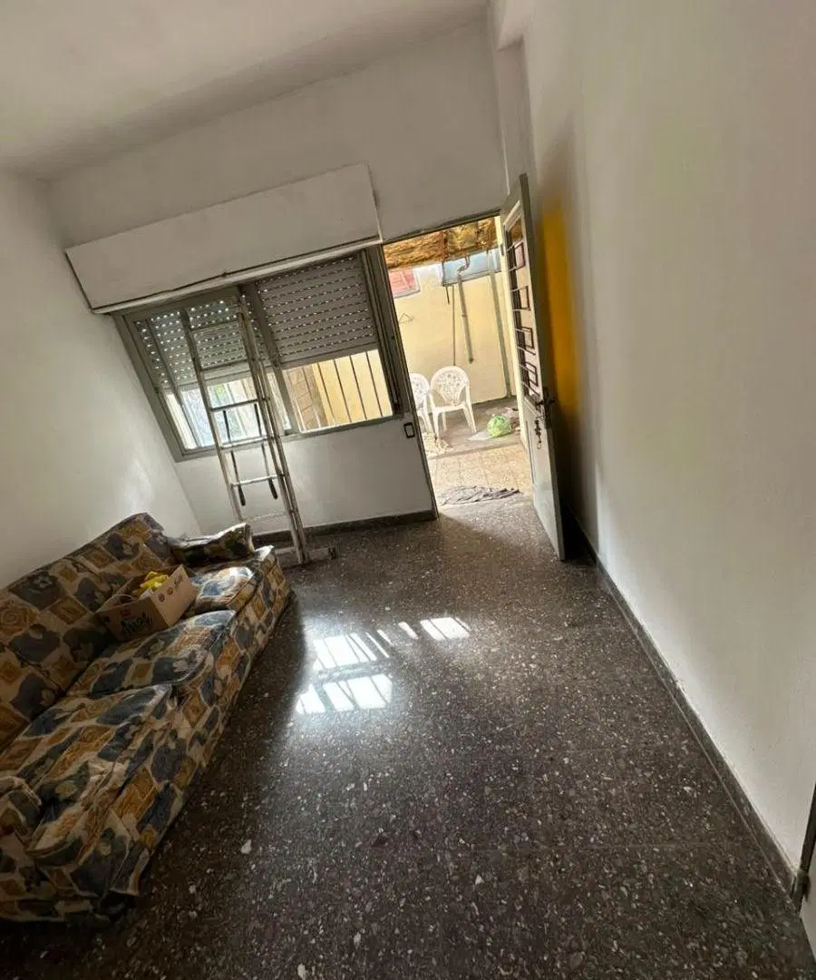 MORON SUR- PH DE 3 AMBIENTES-COCINA-LIVING-M/ B.ESTADO- A 10 CUADRAS DE LA ESTACION 5