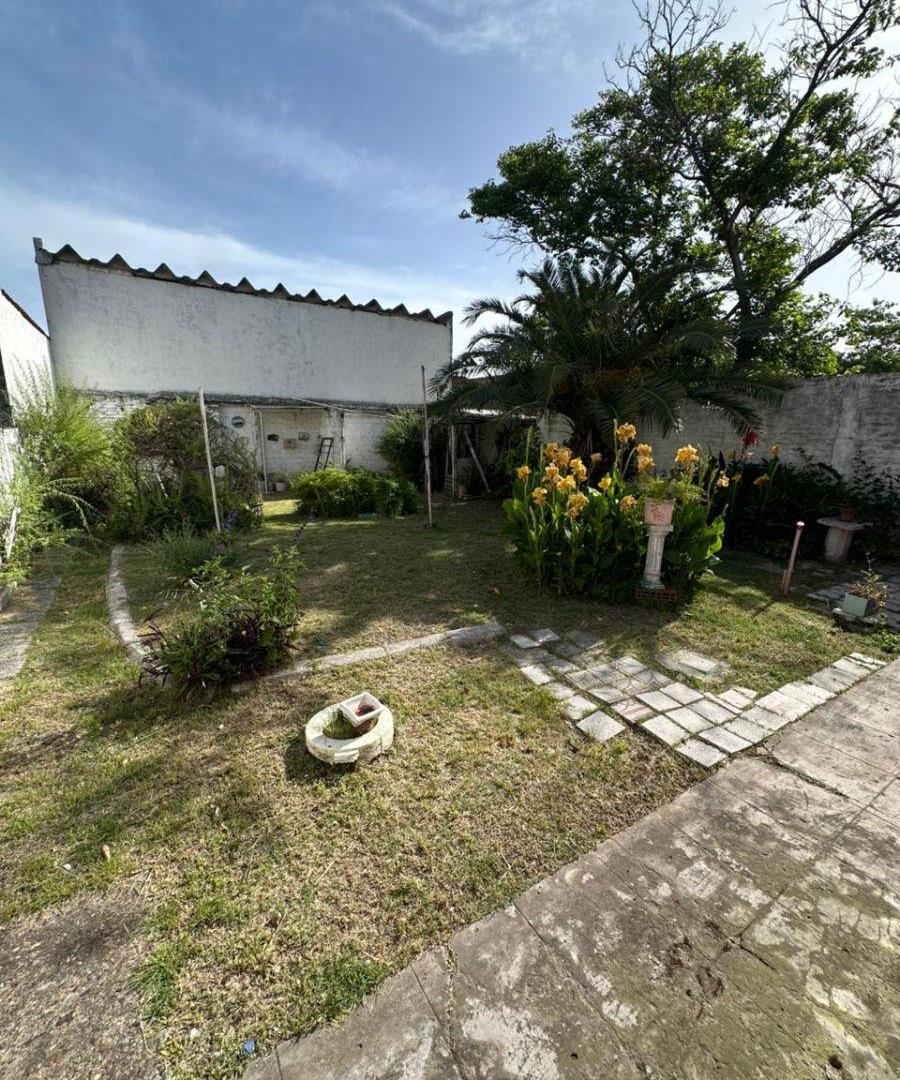 EL PALOMAR- CASA DE 3 AMBIENTES+ COCINA COMEDOR- AMPLIO JARDIN-LOTE PROPIO 300 MT2