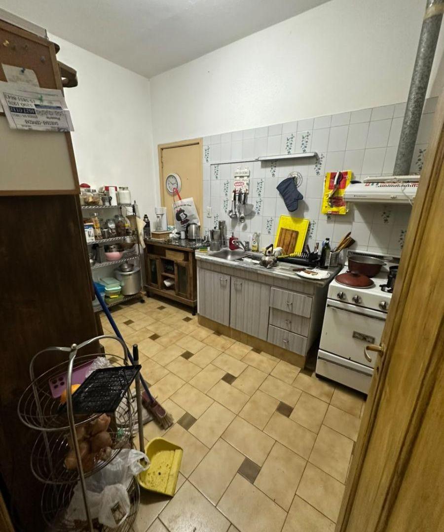 Foto de MORON SUR- CASA DE 3 AMBIENTES + 2 BAÑOS- EXCELENTE ESTADO+ COCHERA, imagen 2