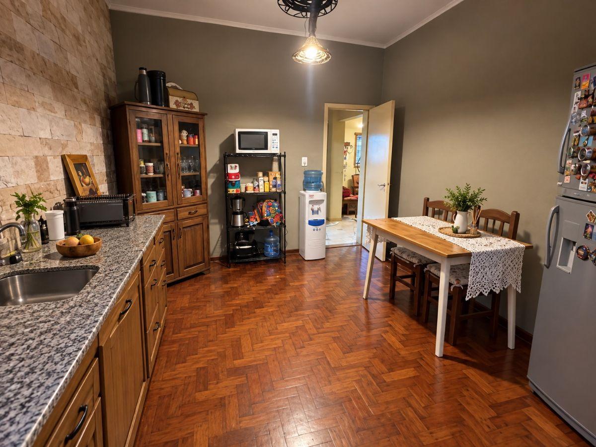 Foto de MORON SUR- CASA DE 3 AMBIENTES + 2 BAÑOS- EXCELENTE ESTADO+ COCHERA, imagen 4