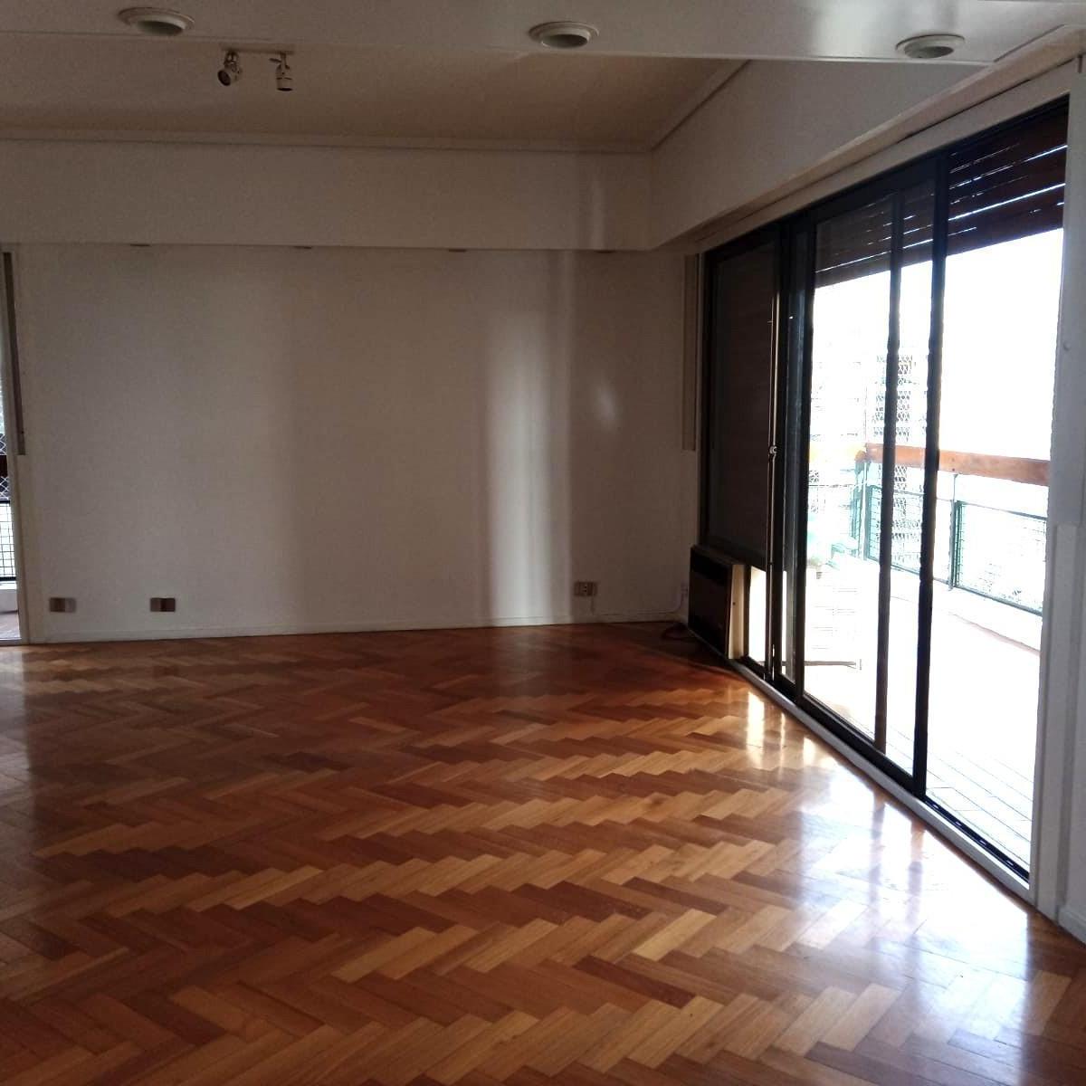 Piso en Venta de 4 Ambientes con Dependencia y Cochera 1