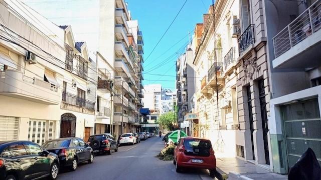 Departamento en Venta de Tres Ambientes con Dependencia y Cochera C. de La Paz 2900 5