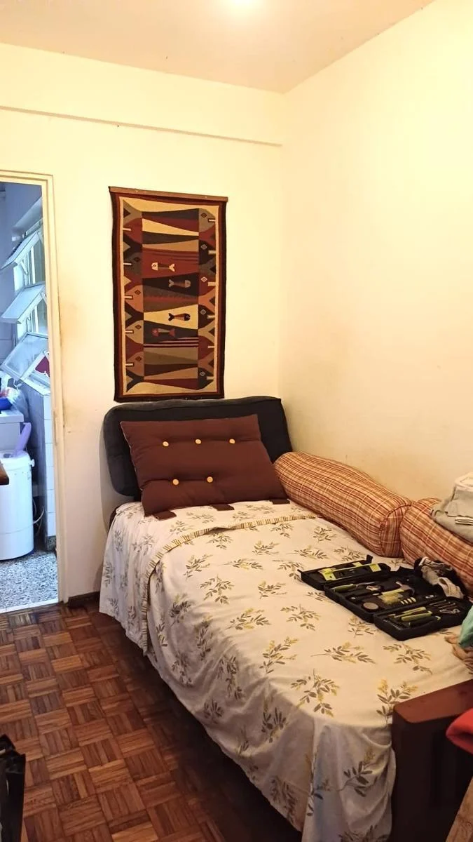Departamento en Venta de Tres Ambientes con Dependencia y Cochera C. de La Paz 2900 4