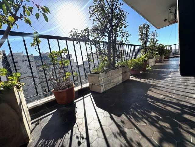 Foto de Espectacular semi piso de 4 ambientes c/dep. y cochera fija., imagen 2