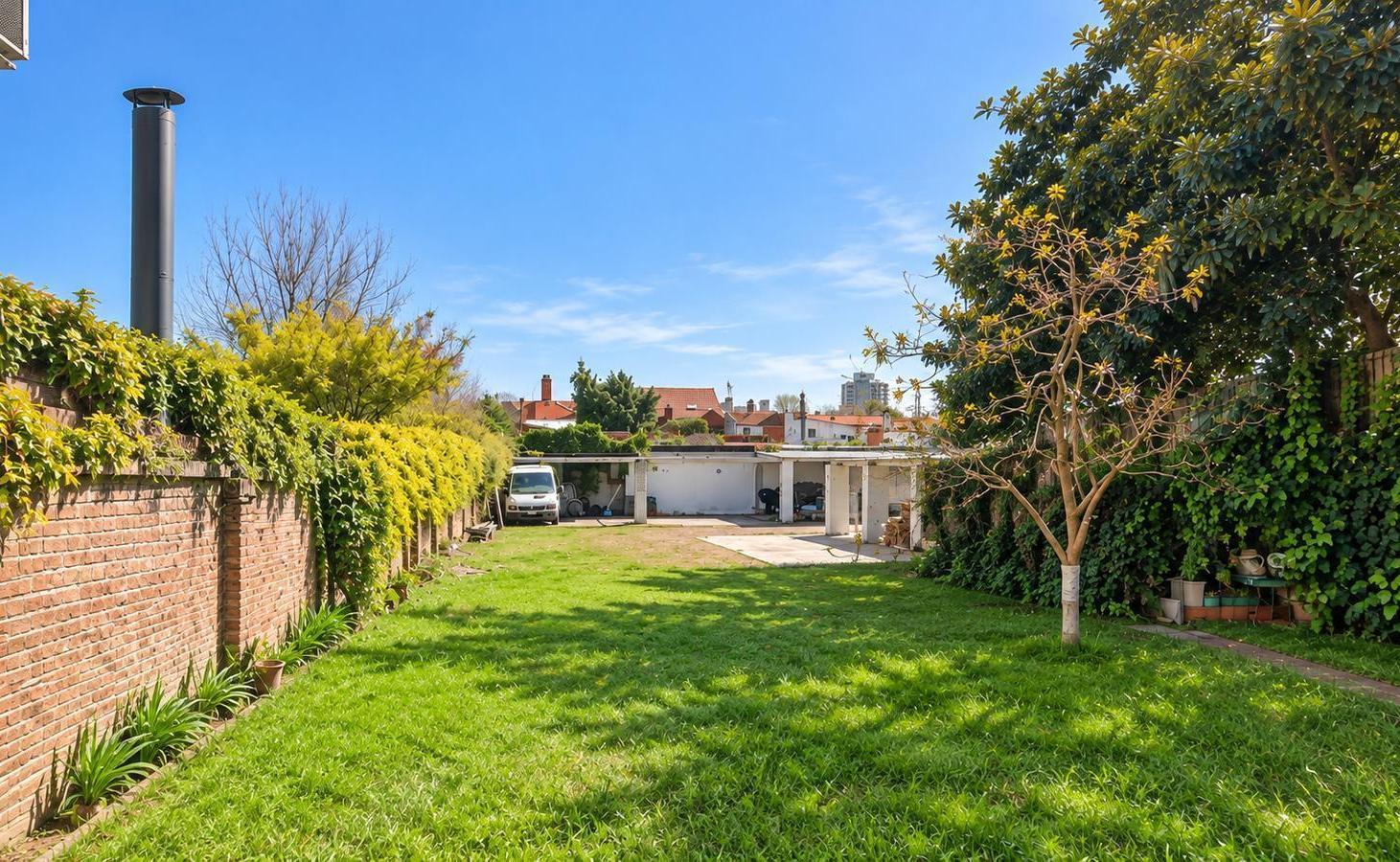 Foto de Venta en Block 2 Casas 6 Ambientes con Jardín en Beccar, imagen 1
