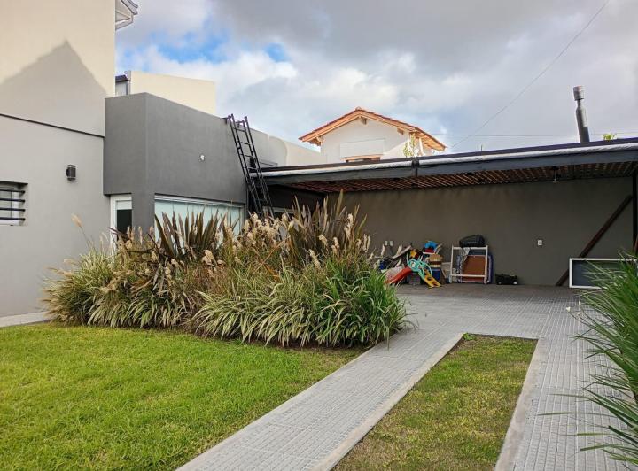 casa de categoría en alquiler -Villa Elisa- 1