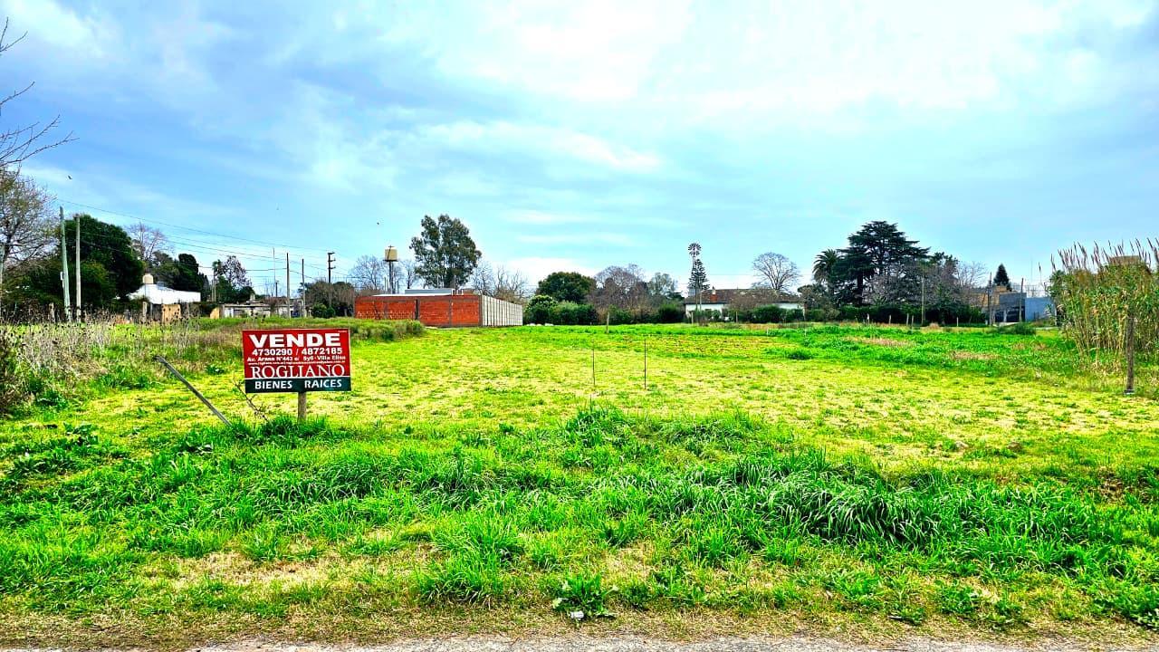EXCELENTE LOTE 10.58X33 calle 421 bis E/ 9 y 10