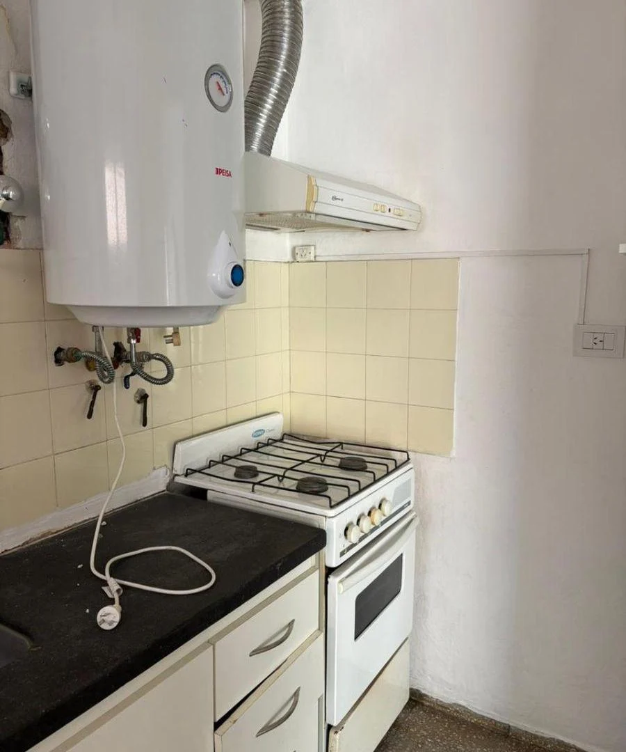 Foto de DEPARTAMENTO EN ALQUILER DE 1 DORMITORIO- Barrio Centro, Marcelo T de Alvear 231, imagen 2