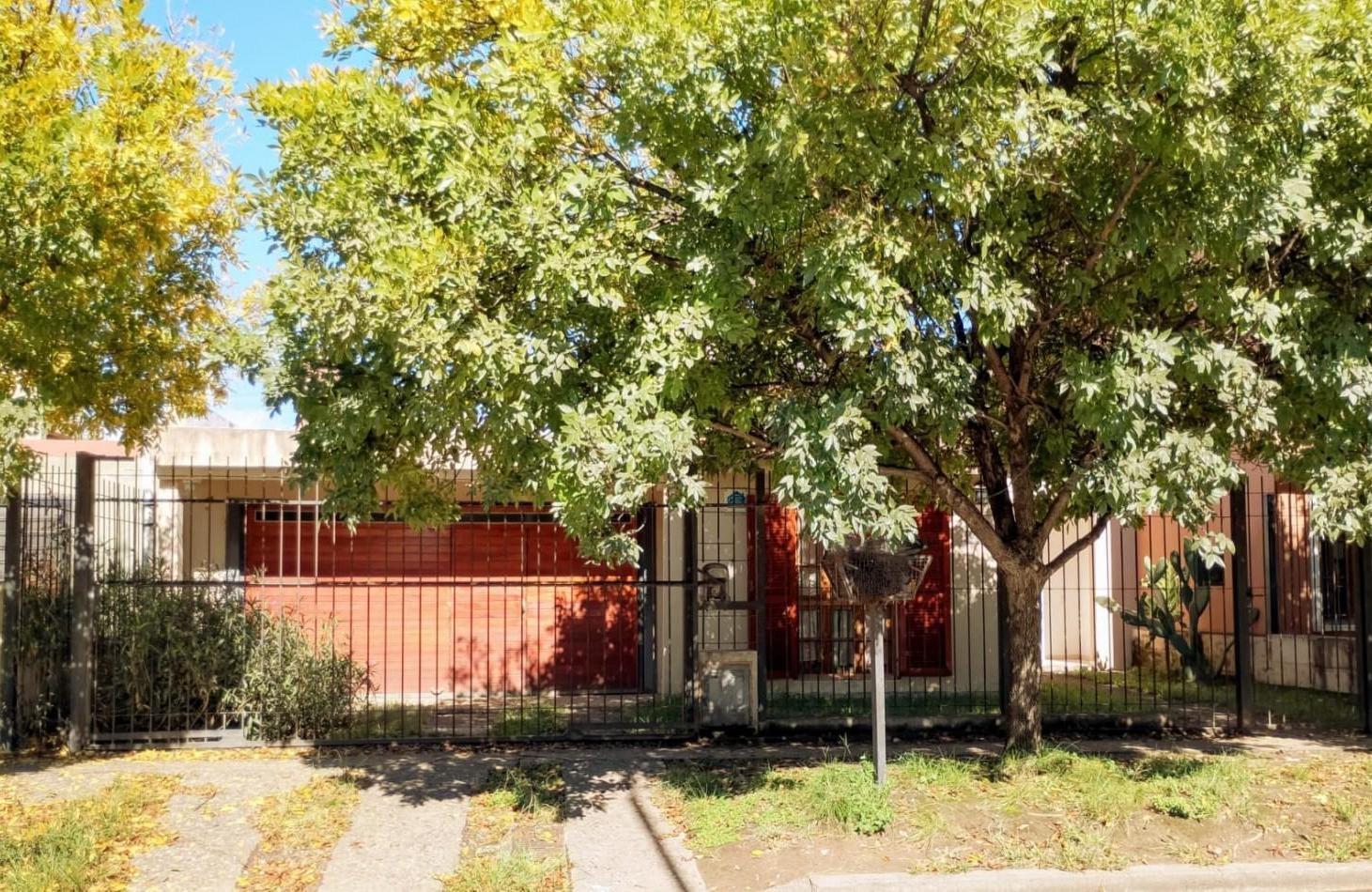 Casa amplia Dos dormitorios con pileta