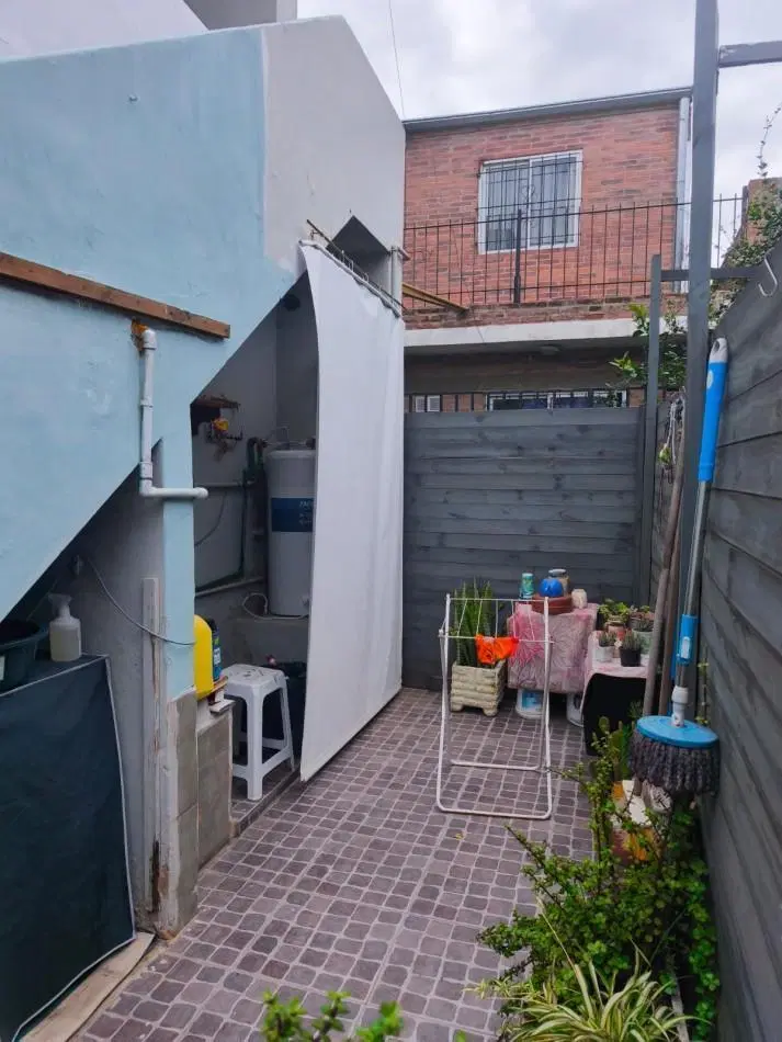 Casa con 3 departamentos en venta excelente ubicacion 2