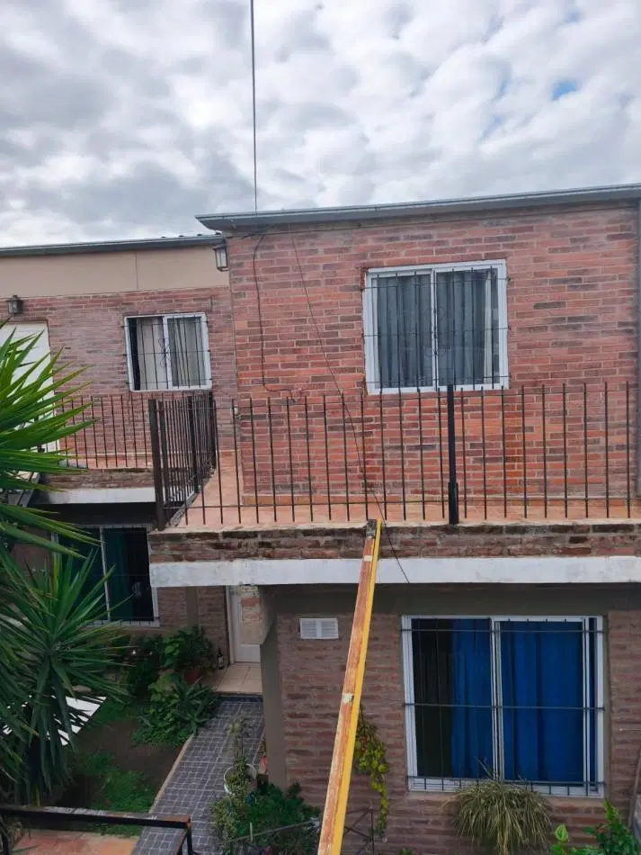 Casa con 3 departamentos en venta excelente ubicacion 8