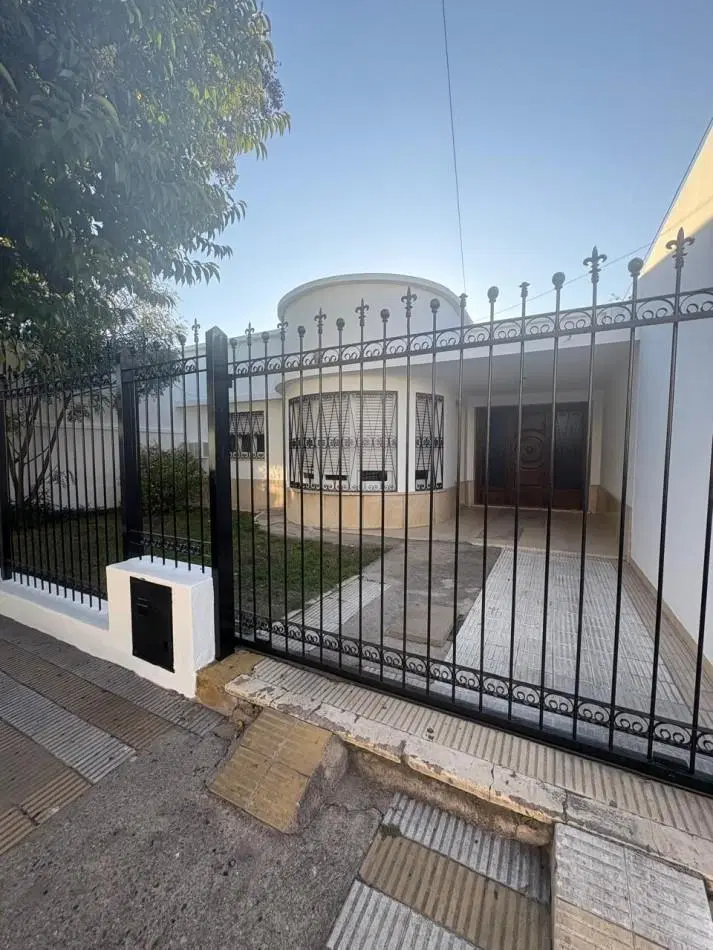 Casa 3 dormitorios barrio Talleres Este 2
