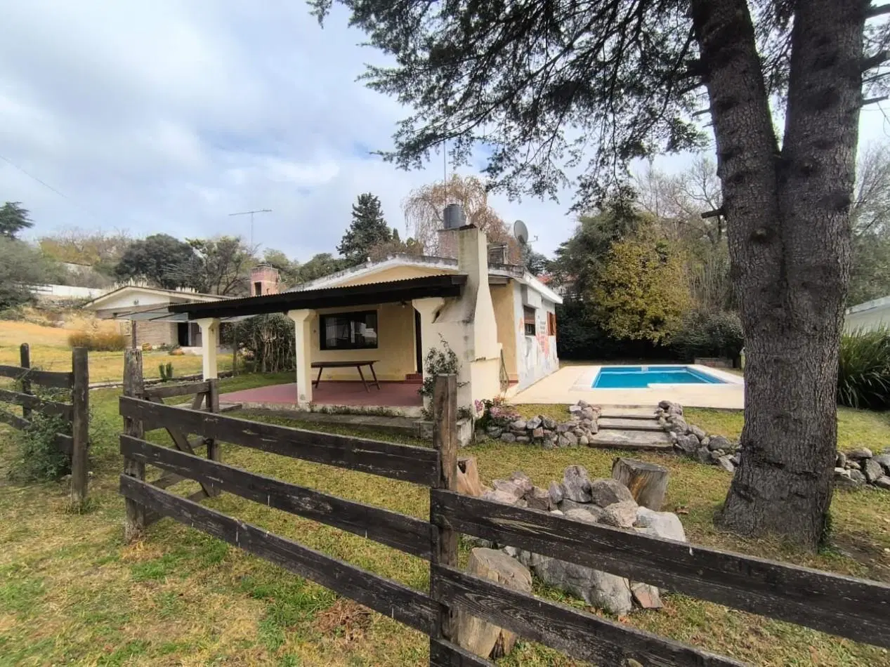 Casa Agua de Oro 2 dormitorios con pileta apta credito 4