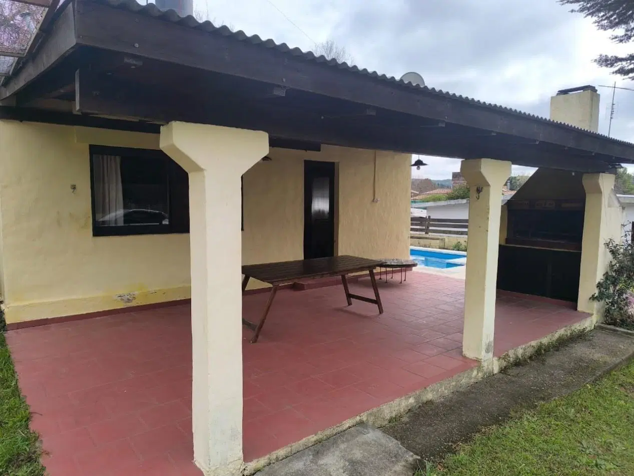 Casa Agua de Oro 2 dormitorios con pileta apta credito 2