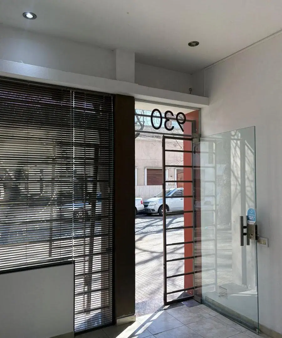 Local Nº930 entre 13 y 14 - Local 2