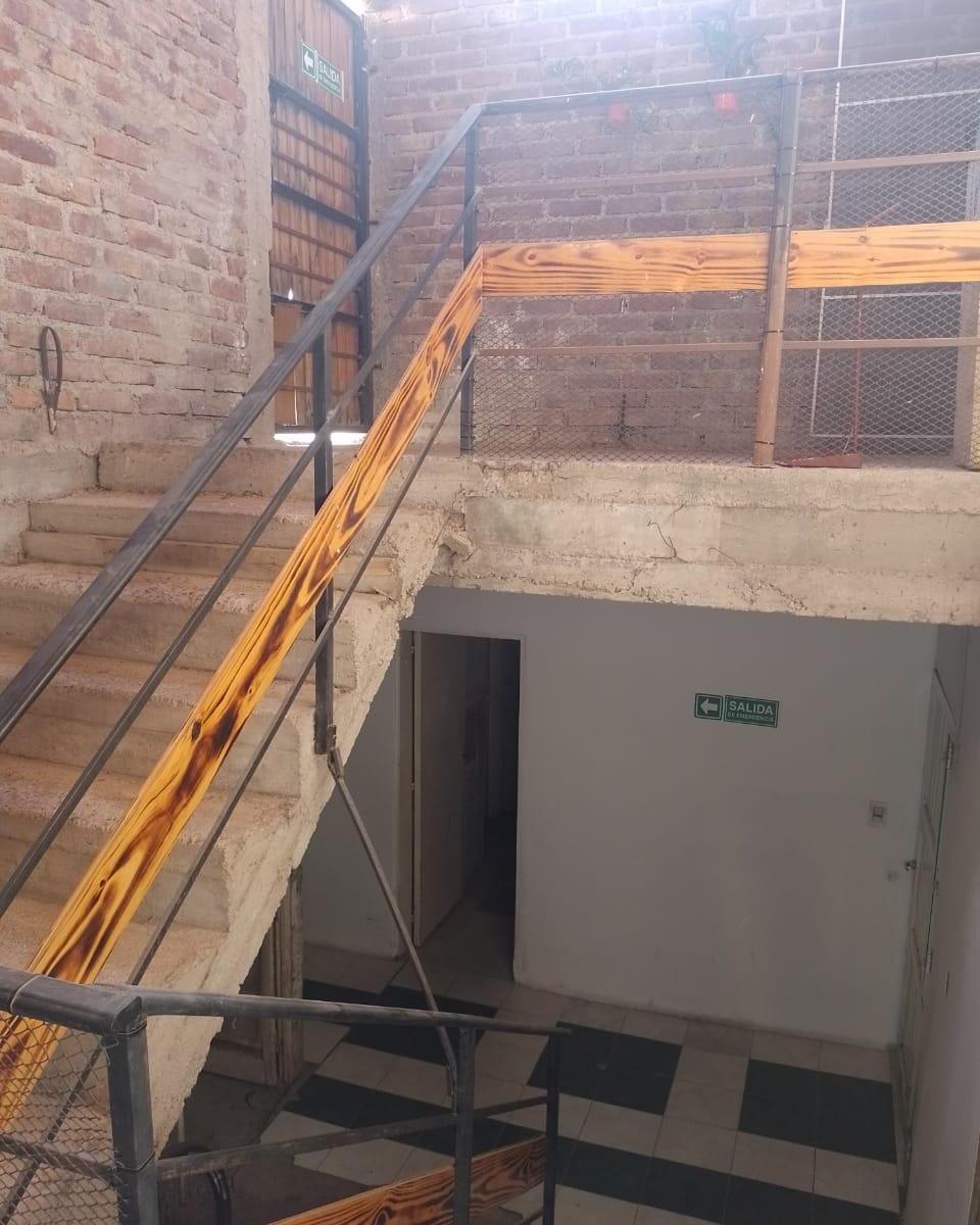 Vende Dos Deptos + Salon Comercial! Godoy Cruz. 3