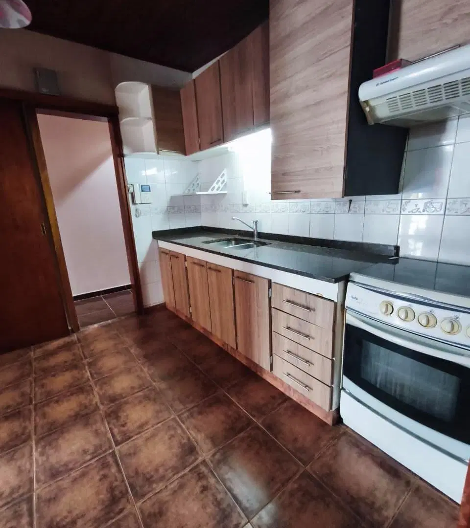 CASA DE CATEGORÍA EN VENTA – Bº CEMENTISTA II 1