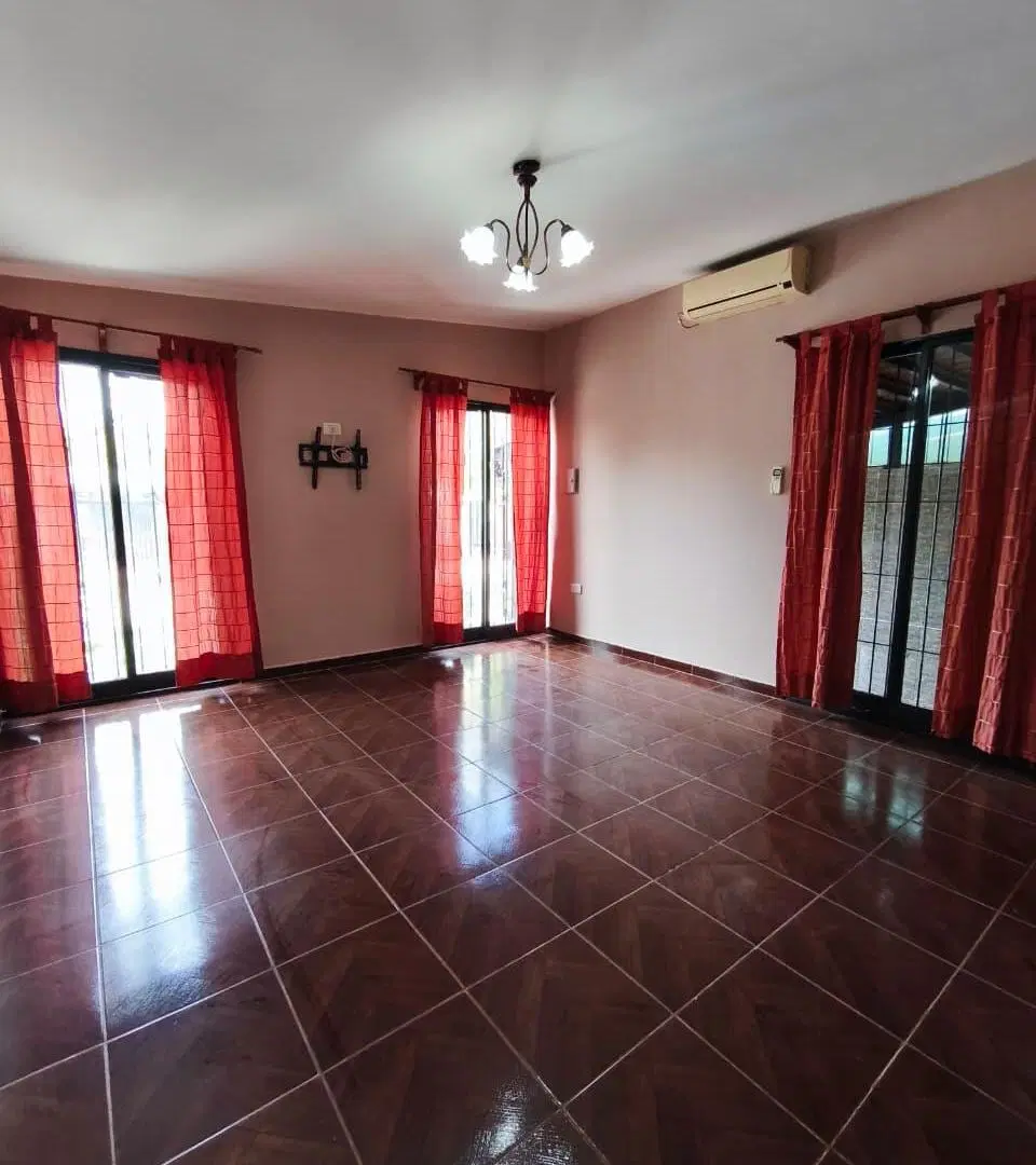 CASA DE CATEGORÍA EN VENTA – Bº CEMENTISTA II 2