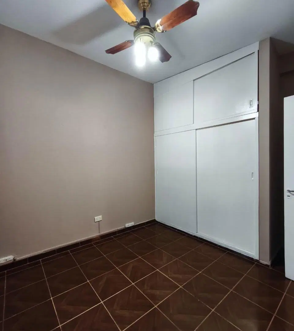 CASA DE CATEGORÍA EN VENTA – Bº CEMENTISTA II 4