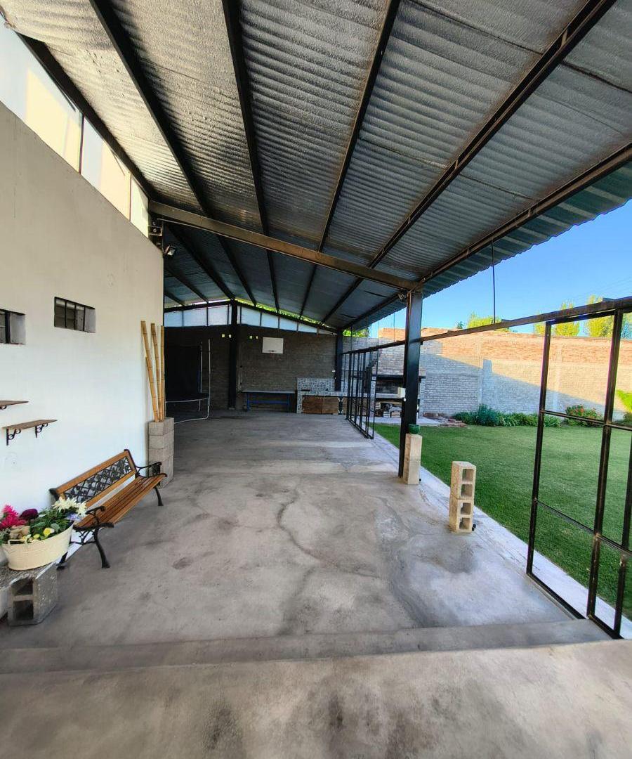 VENDE CASA + QUINCHO+ PISCINA, Los Corralitos.