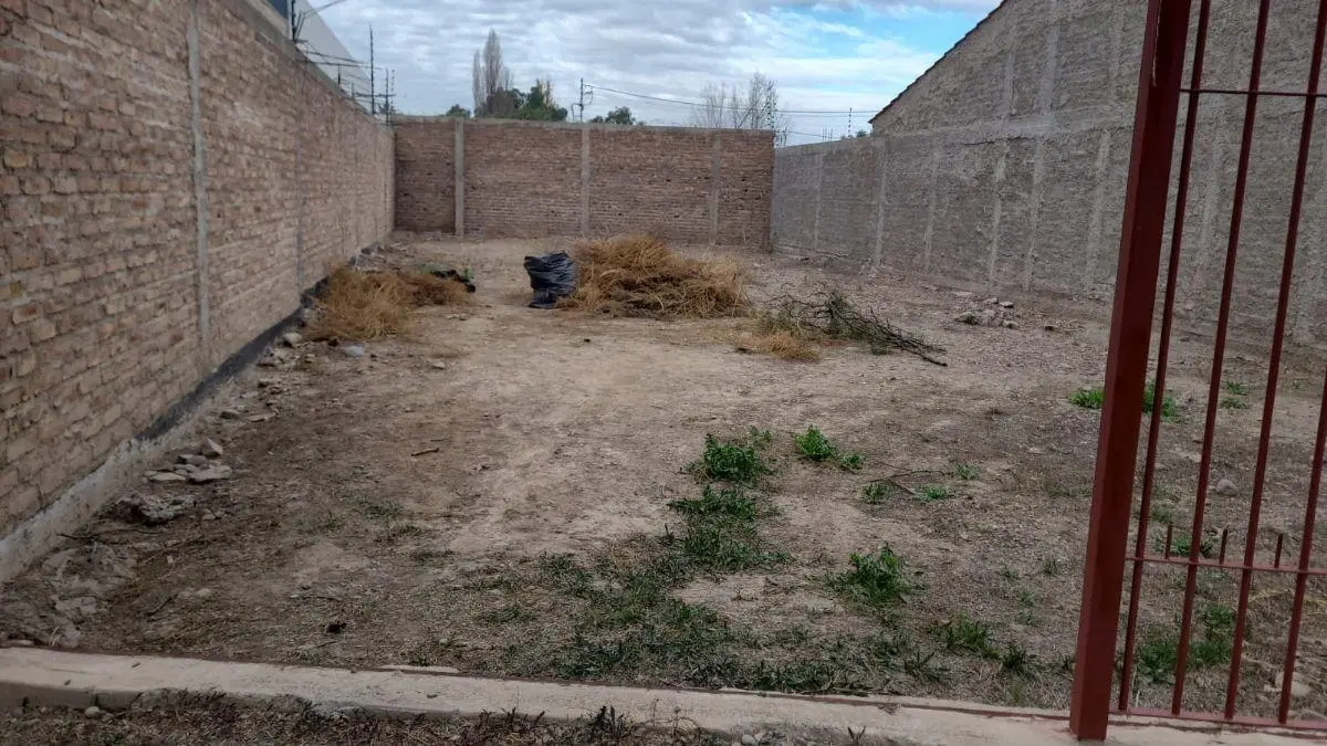VENDE LOTE!! con cierre y rejas, Bº Buenos Vecinos. 2