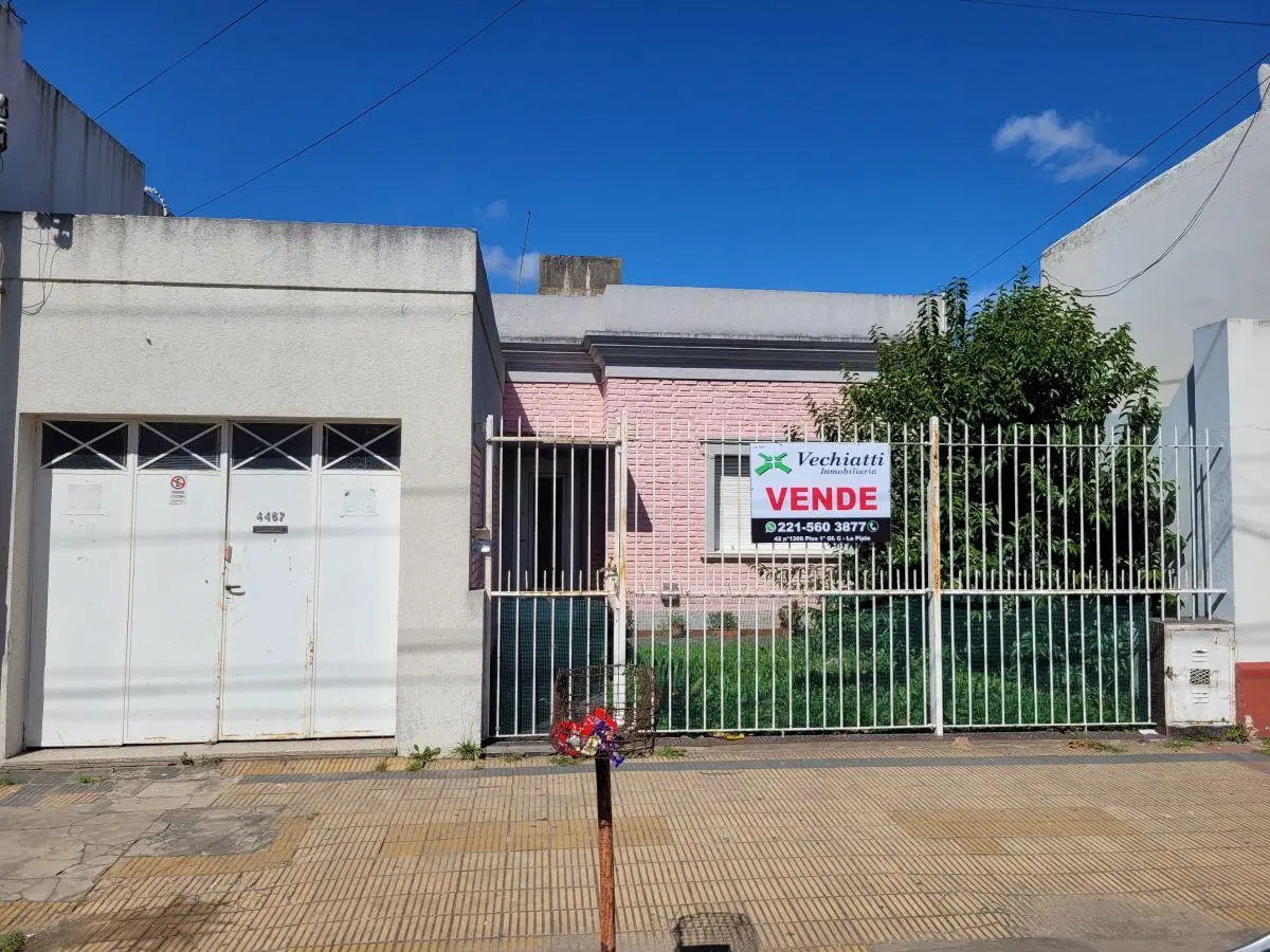 CASA EN VENTA - 12 E/ 166 Y AV MONTEVIDEO 2
