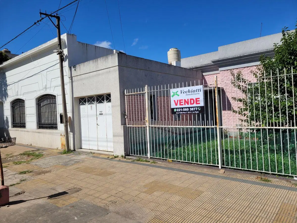 CASA EN VENTA - 12 E/ 166 Y AV MONTEVIDEO 1