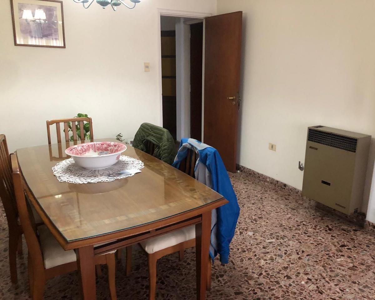 Chalet Familiar en Quilmes Oeste | 5 Ambientes, Quincho, Cochera | 2
